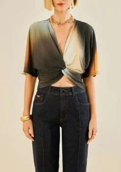 Blusa Morena Rosa Ajustada Decote V Manga Curta Padrão Preto/Azul