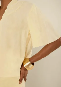 Blusa Morena Rosa Solta Decote V Manga Curta Padrão Amarelo