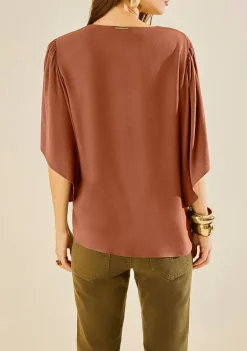 Blusa Morena Rosa Solta Decote V Manga Curta Padrão Marrom