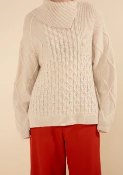 Blusa Morena Rosa Solta Gola Alta Manga Longa Padrão Bege