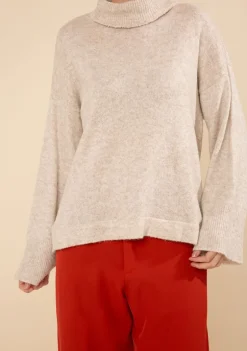 Blusa Morena Rosa Solta Gola Alta Manga Longa Padrão Bege