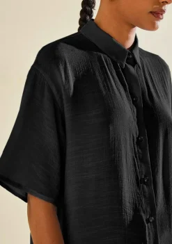 Camisa Morena Rosa Solta Gola Clássica Manga Curta Alongada Preto