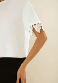 Camiseta Morena Rosa Solta Decote Careca Manga Curta Padrão Off White