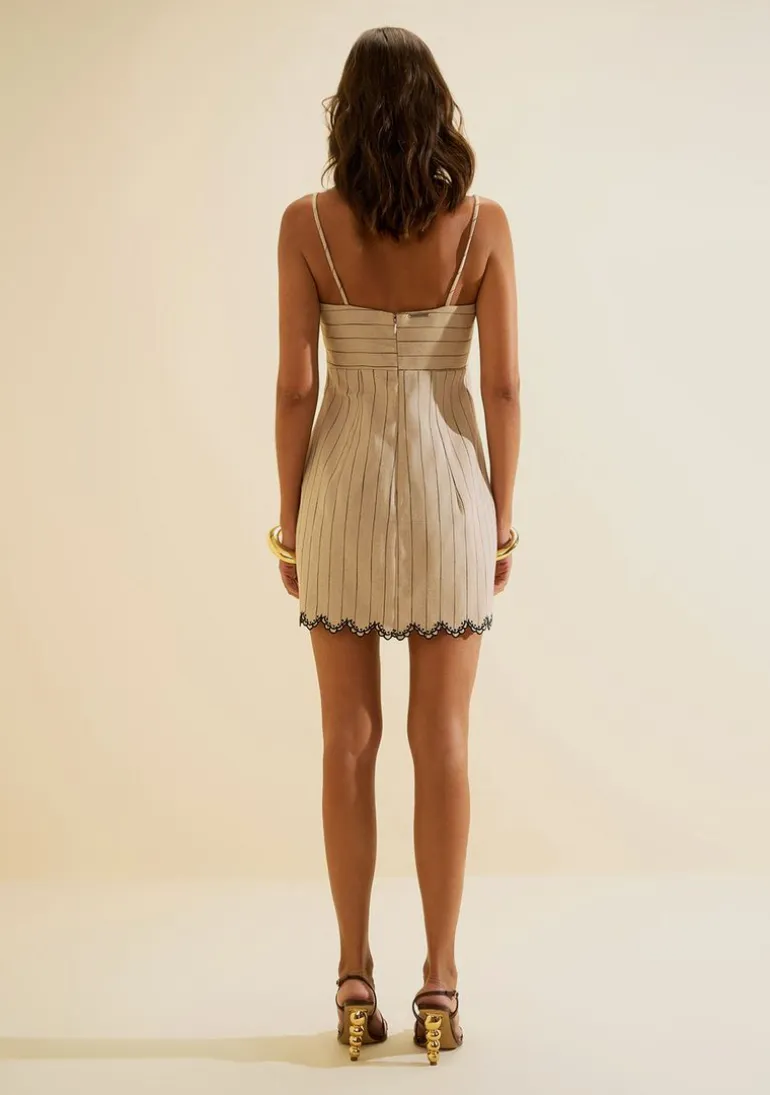 Vestido Curto Ajustado Cadência Bege Claro